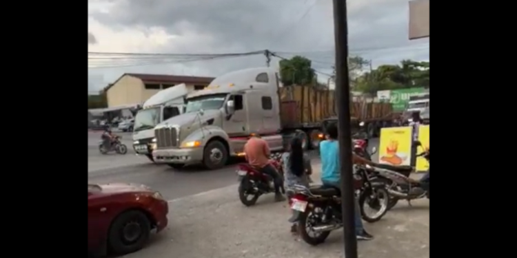 Disputa entre dos pilotos de transporte pesado termina en disparos