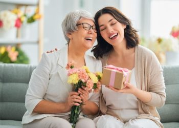 Distintos comercios se preparan para el Dí­a de la Madre