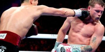 Dmitry Bivol vence a Saúl 'Canelo' ílvarez en una apretada pelea