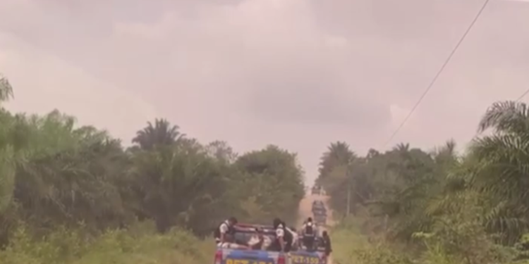 Dos agentes de la PNC resultaron heridos durante protesta de pobladores en Sayaxche, Petén
