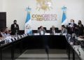 Dos aspirantes a PDH declinan de continuar en la lucha por el cargo