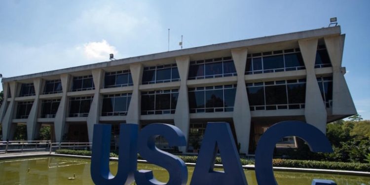 Dos de los siete aspirantes a ocupar el cargo de rector de la USAC han quedado fuera de la contienda