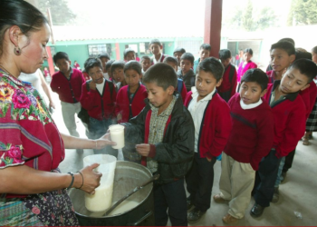 Dos entregas de alimentos se han realizado a escuelas en el transcurso del año