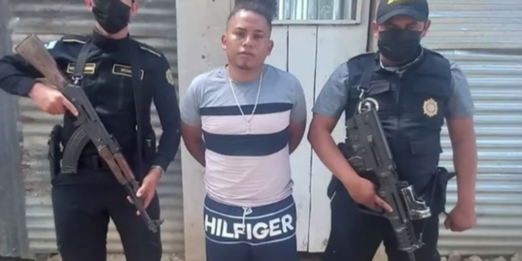 Dos hombres fueron sentenciados a 66 años de cárcel por asesinato de estudiante en Petén