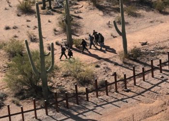 Dos menores guatemaltecos fueron rescatados por autoridades en el desierto norteamericano