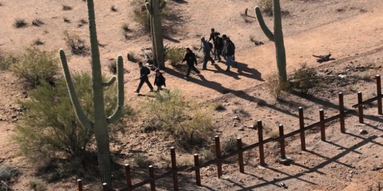 Dos menores guatemaltecos fueron rescatados por autoridades en el desierto norteamericano