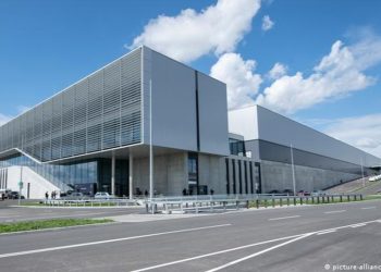 Dos muertos por disparos en una planta alemana de Mercedes-Benz