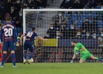 Dos penaltis condenan al Atleti a otro empate