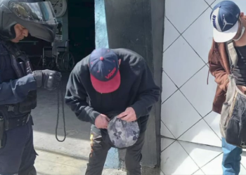 Dos presuntos asaltantes que operaban en el interior de un autobús fueron vapuleados