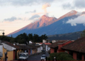 Durante la noche del pasado martes simultáneamente los volcanes Pacaya, Fuego y Santiaguito iniciaron actividad