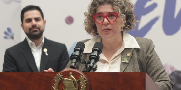 Economía denuncia irregularidades en programa de becas en inglés de Q35 millones