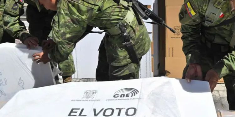 Ecuador acusa a Venezuela de sustraer material electoral