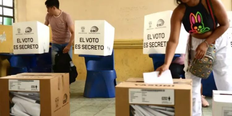 Ecuador cerrará sus fronteras durante elecciones del domingo