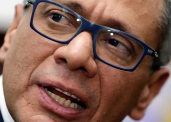 Ecuador: Glas hospitalizado por negarse a comer en la cárcel