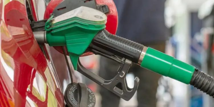 Ecuador incrementará precio de gasolina en casi 11%