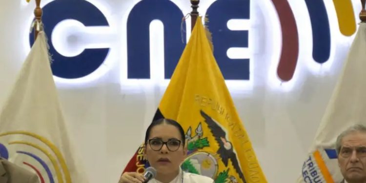 Ecuador: jefa del CNE rechaza denuncia de fraude electoral