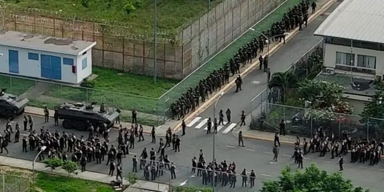 Ecuador: militares registran cárcel de la que escapó Fito
