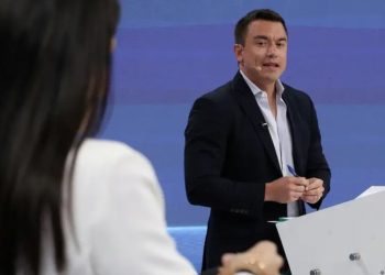 Ecuador: Noboa deja Presidencia hasta terminar la campaña