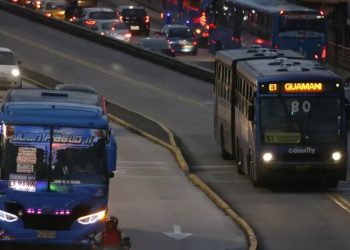 Ecuador sufre apagón general por fallas en red de suministro