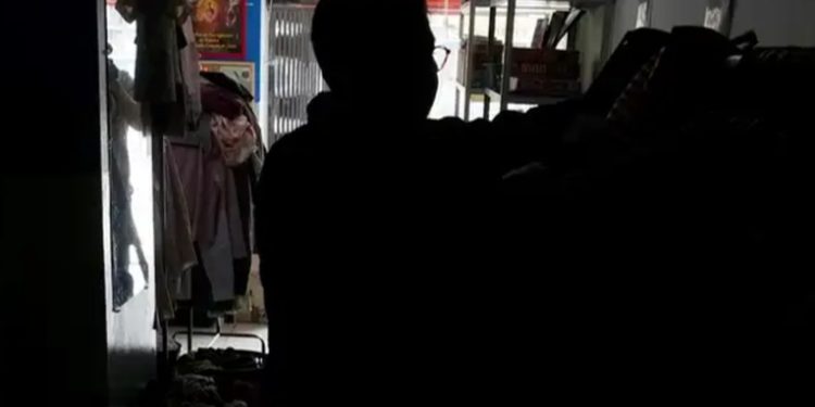 Ecuador suspende jornada laboral debido a crisis energética