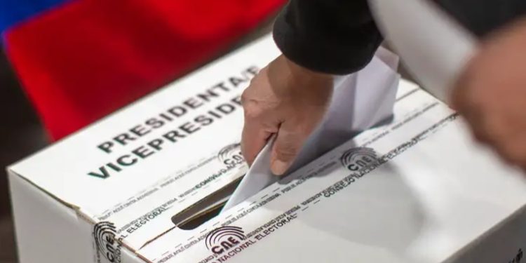 Ecuador: UE y OEA descartan fraude ante denuncias de Noboa