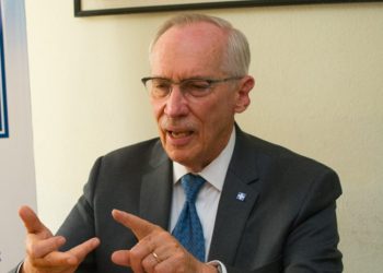 Edmond Mulet enfrenta medida judicial por disputa de propiedad intelectual