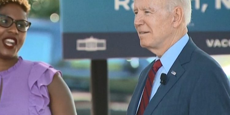 EE.UU acude a la voz a voz para promover vacunación