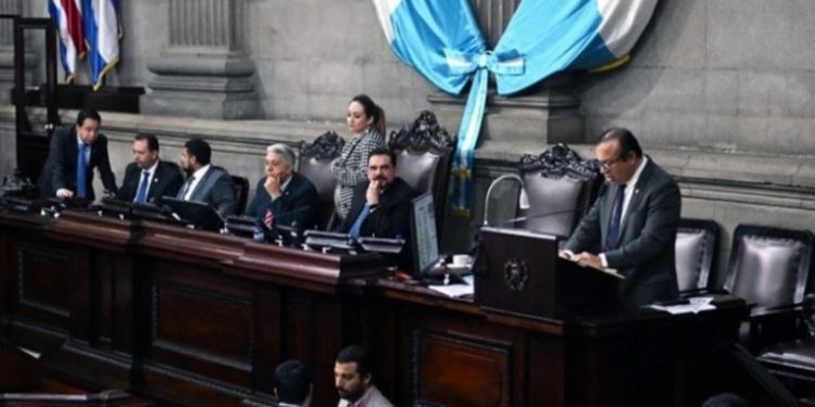EE.UU. anuncia restricciones de visa a más de 100 diputados de Guatemala por