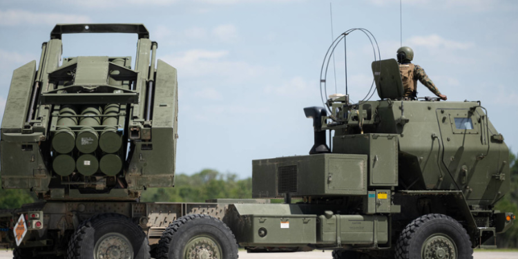 EE.UU. anuncia un nuevo paquete de ayuda militar para Ucrania que incluye vehículos blindados y municiones de artillería