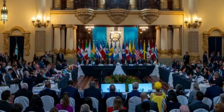 EE.UU. busca frenar red que controla rutas migratorias