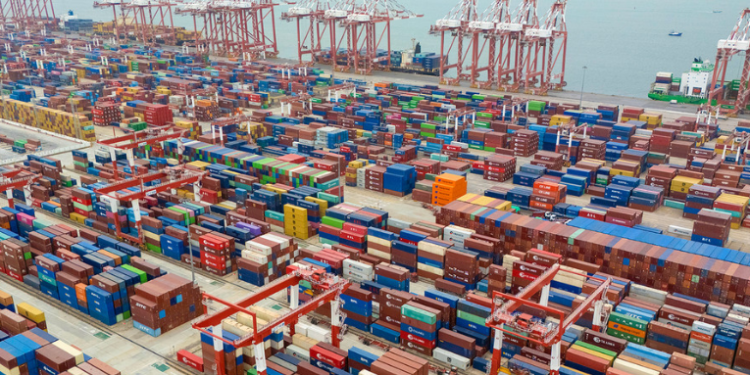 EE.UU. considera reducir los aranceles a China