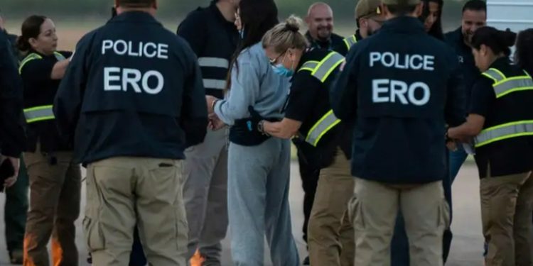 EE.. UU. dice que seguirán vuelos de deportación a Venezuela