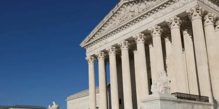 EE.UU. levantan bloqueo a despidos masivos de funcionarios