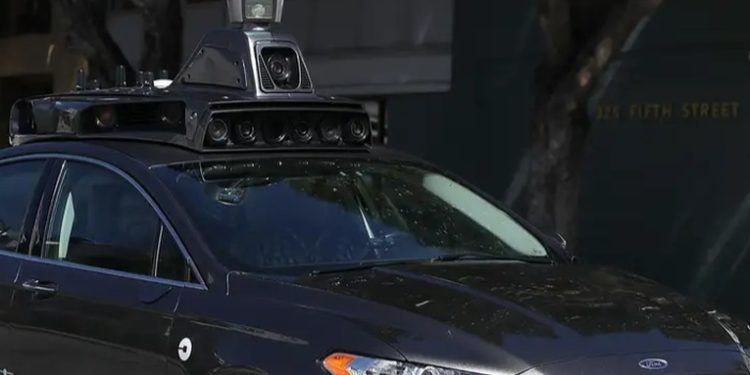 EE.UU. quiere prohibir autos con tecnología de China y Rusia