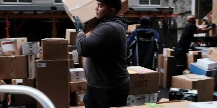 EE.UU.: USPS bloquea entrada de paquetes desde China