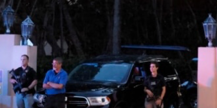 EEUU: legisladores piden revisión más detallada de incursión del FBI en mansión Trump