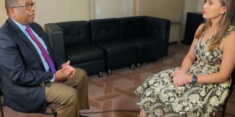 EEUU podría sancionar a quienes buscan impedir transición en Guatemala: subsecretario de Estado Brian Nichols