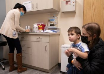 EEUU se prepara para vacunar contra COVID-19 a menores de 5 años