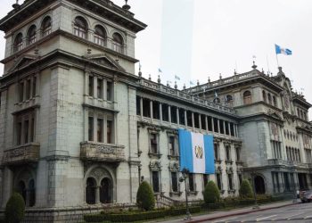 Ejecutivo otorga permiso laboral con goce de salario para los servidores públicos en diciembre