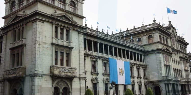 Ejecutivo otorga permiso laboral con goce de salario para los servidores públicos en diciembre