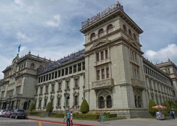 Ejecutivo recibe ley aprobada para aumentar pensiones de jubilados civiles