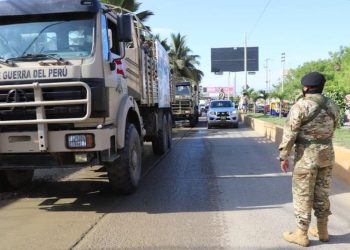 Ejército de Perú patrulla con soldados, drones y vehículos su frontera con Ecuador