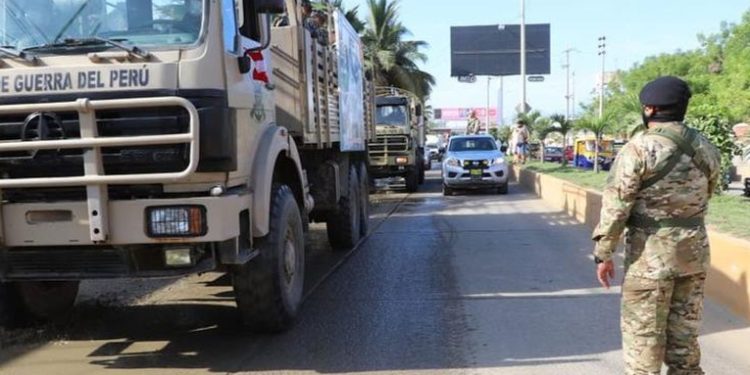 Ejército de Perú patrulla con soldados, drones y vehículos su frontera con Ecuador