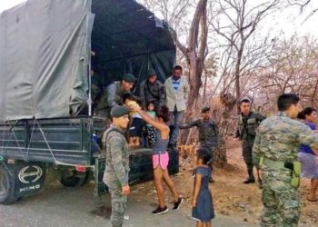 Ejército evacua a familias que fueron amenazadas por mara salvadoreña