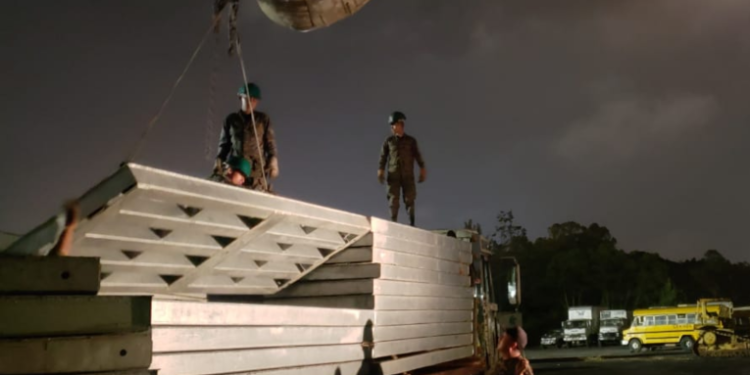 Ejército instala puente Bailey en comunidad de Quiché