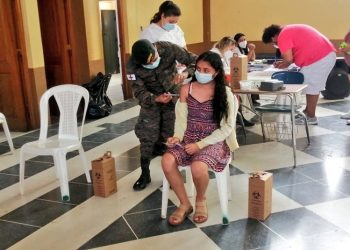 Ejército recibe donación de 112 mil jeringas para vacunación