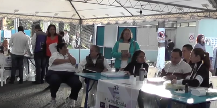 El 54% del padrón electoral está conformado por mujeres, según información del TSE