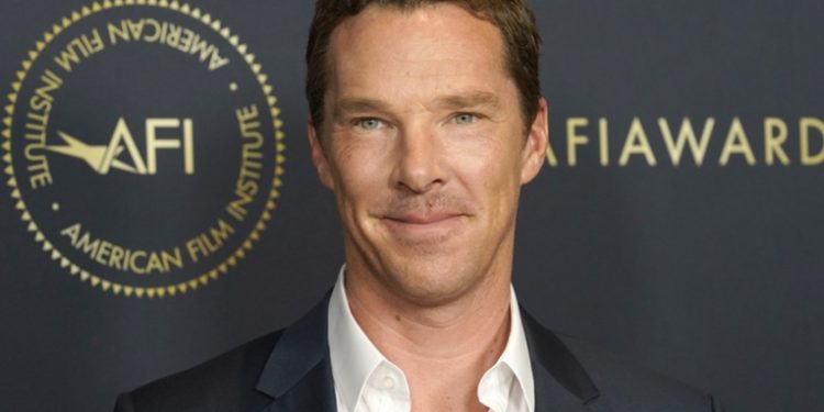 El actor Benedict Cumberbatch promete acoger a refugiados ucranianos en su hogar