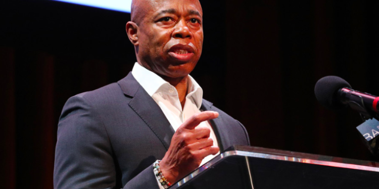 El alcalde de Nueva York pide prohibir en las redes los videos de rap Drill que promuevan la violencia y el uso de armas