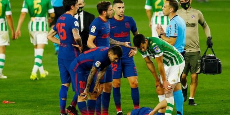El Atlético arriesga su liderato con el empate ante el Betis